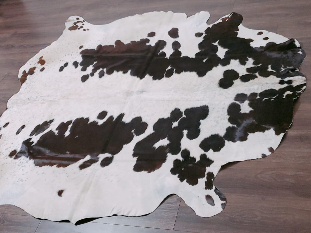 Premium Quality Real Tricolor Cowhide Rug Leather/ Cow Skin Area Rug Hair on Leather Hide 6 ft X 6 ft - 36 x 36 sq.ft Approx. (Tricolor 15)